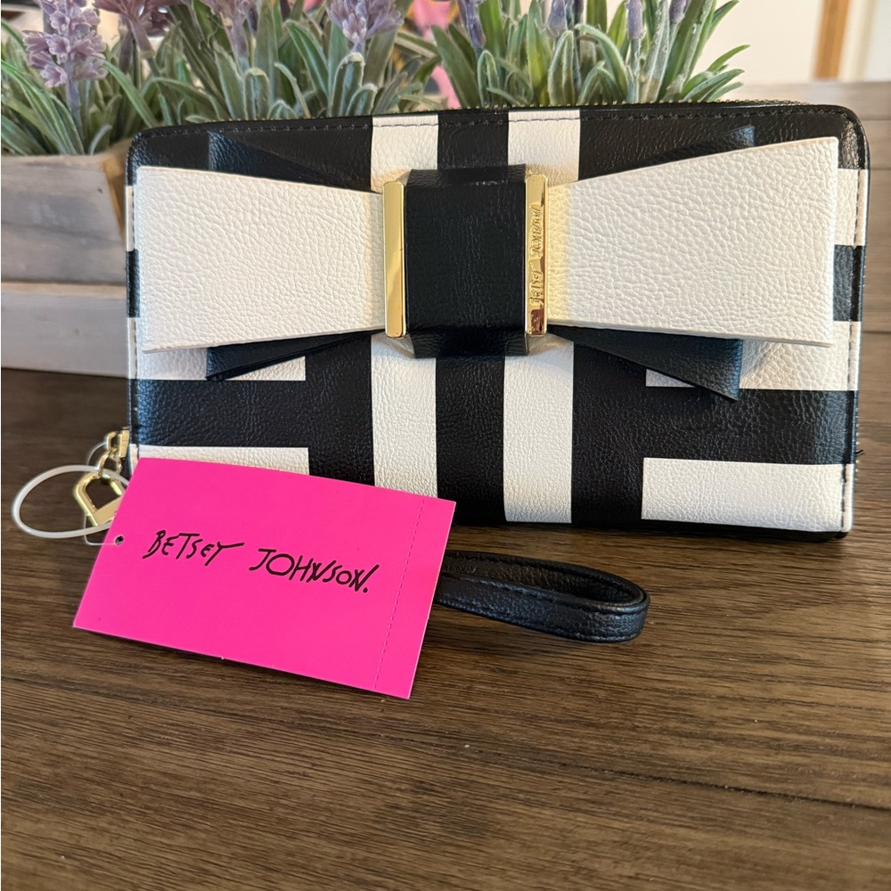 Betsey Johnson Black and White Bow Clutch nwt